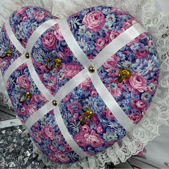 Jewelry key holder hooks handmade Floral Heart-Shaped Cushion with Lace Trim - Picture 3 of 8